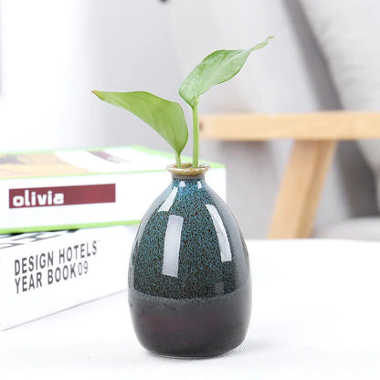 Color-glaze ceramic bud vase